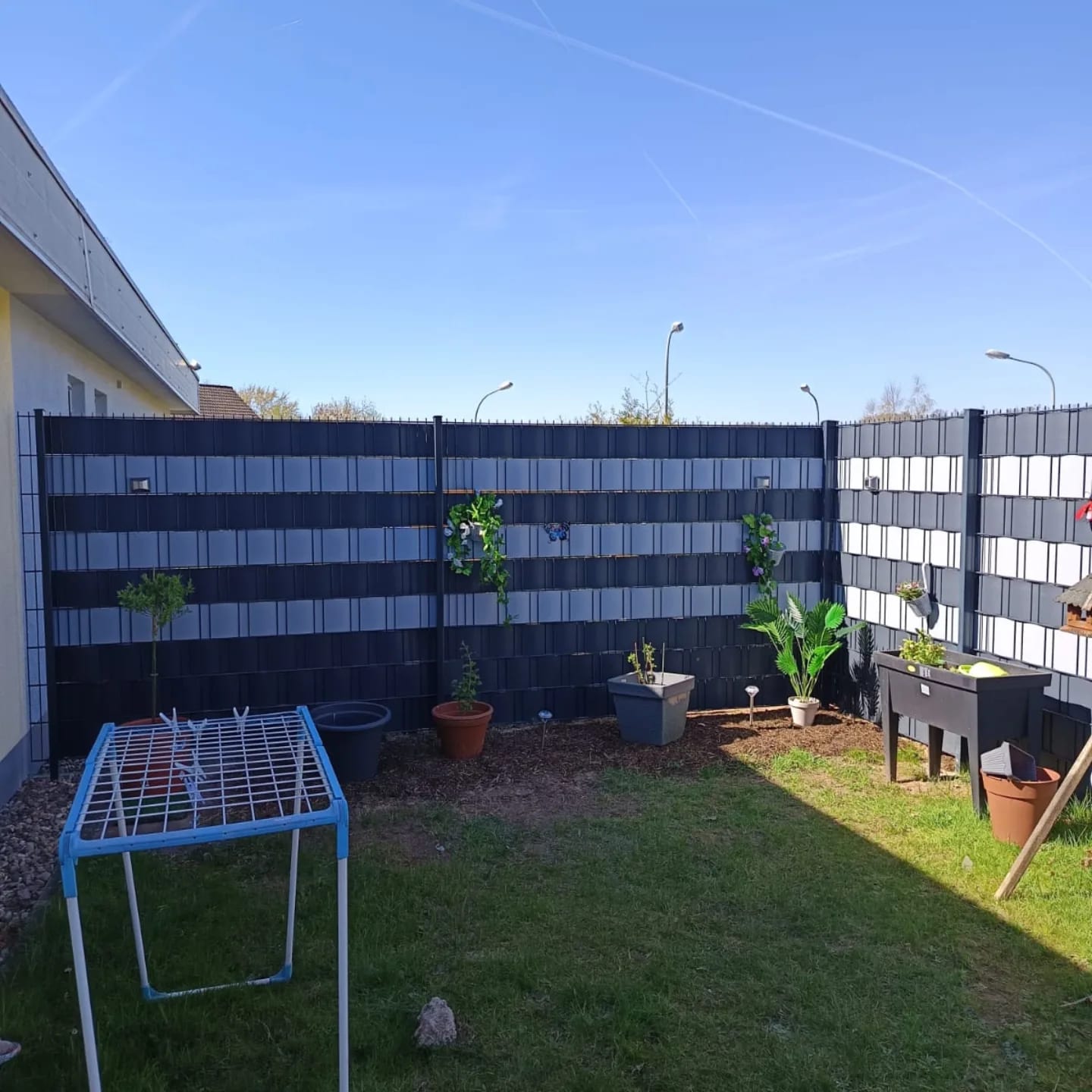 Anthrazit Sichtschutz im Garten